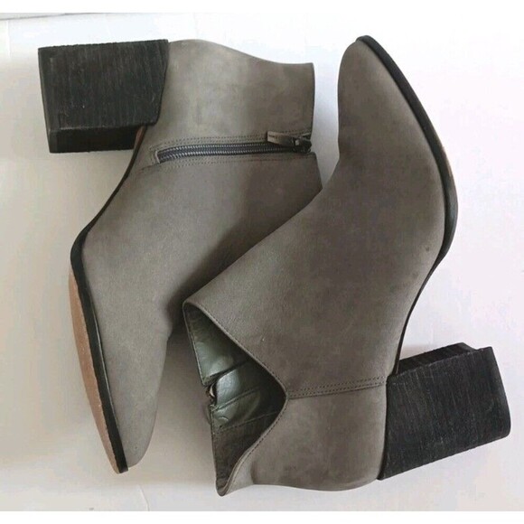 Vince Camuto VC Katrina Ankle Booties Size 7.5 Gray Pointed Toe Boots Leather - Picture 2 of 10